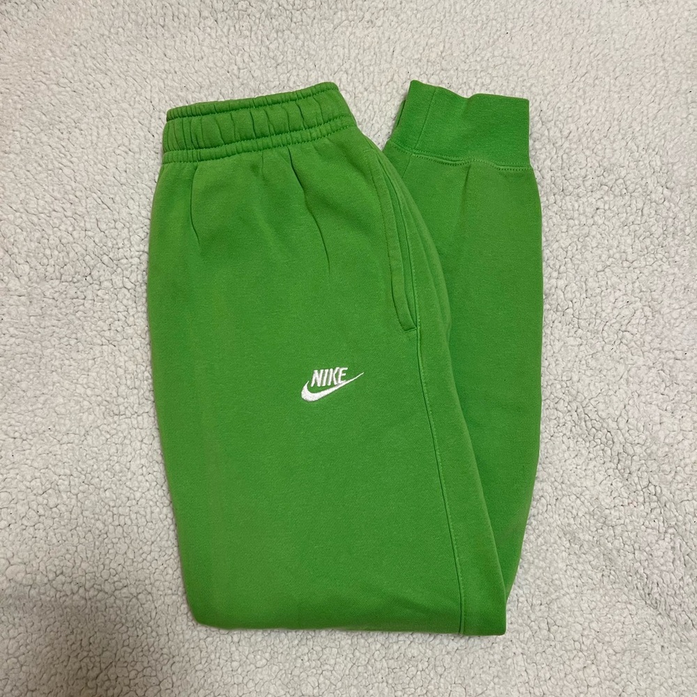 Nike Sportswear Club Logo Fleece Lime Green Jogger Sweatpants - Picture 1 of 5
